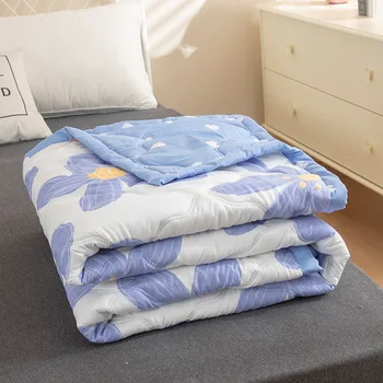 Удобно и меко стеганое одеяло, осигуряващо топъл и комфортен сън. Одеяло с климатик